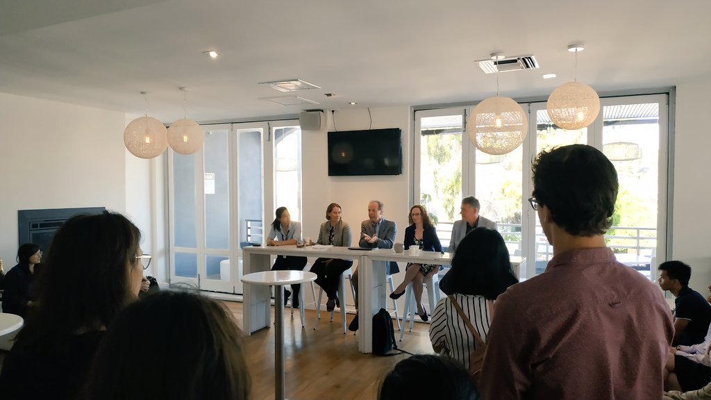 ricardoNOmesqui's tweet photo. Start of #SWAN2018 with a nice networking breakfast event for Early Career Researchers 👥

📸 John Rothwell telling us how he started his career in #Neurophysiology https://t.co/BJJwbMMYJ9
