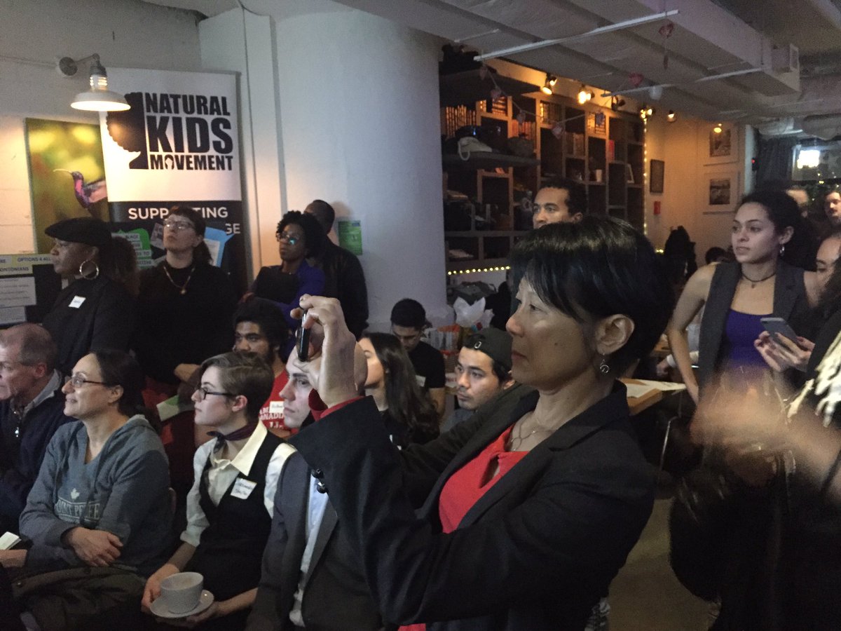ichangeleaders's tweet photo. Students continue with their presentations to a full house @pageone_cafe. Flaunt It is a project that mobilized youth voters in the Jane and Finch community and seeks to empower young women with confidence. #PPC18 @RUFacultyofArts @RyersonFCS @oliviachow https://t.co/88tS3eoOeZ