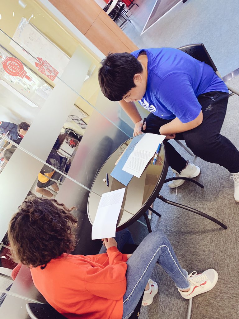 cecigomez_g's tweet photo. Time for #peerconferences in #EAP9 #writeonbody #reflectivewritting #tcrwp - Giving @sis_eal #ells the opportunity to peer revise their work, allows for low-stakes sharing & revising, and builds a strong #writingcommunity! #sisrocks https://t.co/D2hb1plM0w