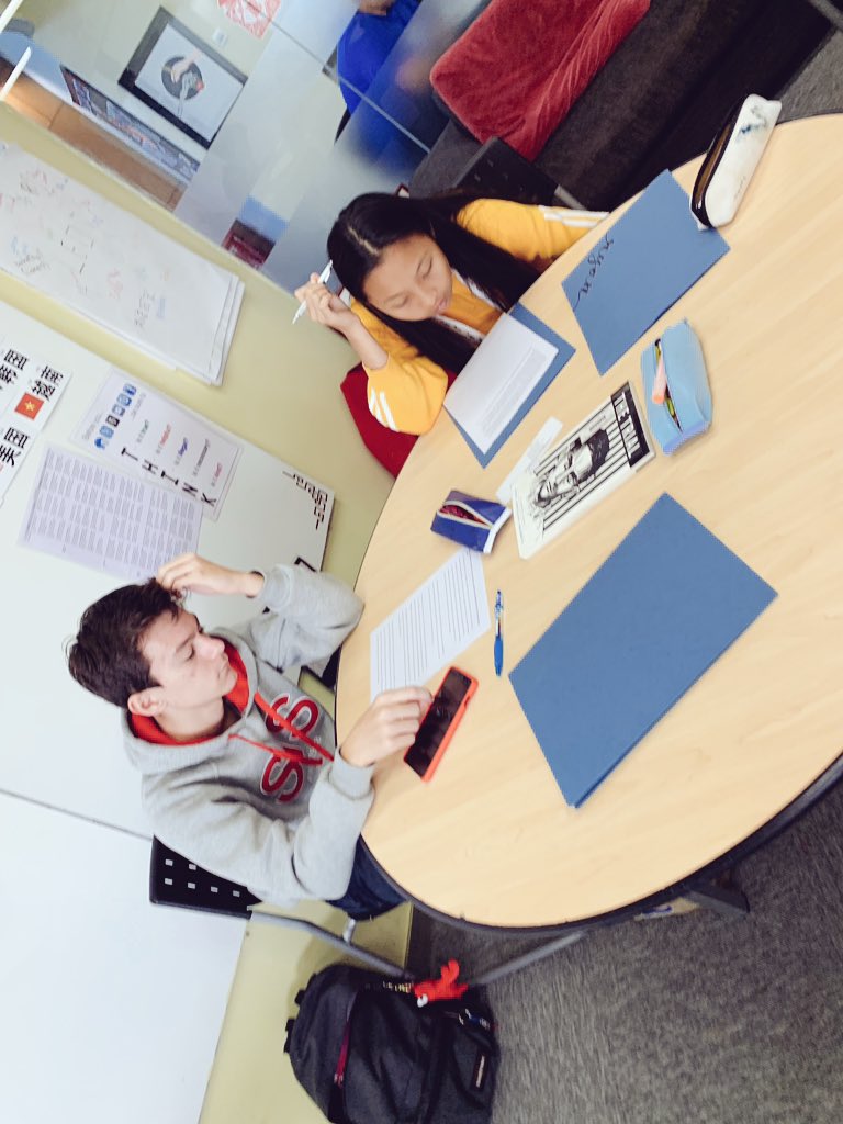 cecigomez_g's tweet photo. Time for #peerconferences in #EAP9 #writeonbody #reflectivewritting #tcrwp - Giving @sis_eal #ells the opportunity to peer revise their work, allows for low-stakes sharing & revising, and builds a strong #writingcommunity! #sisrocks https://t.co/D2hb1plM0w