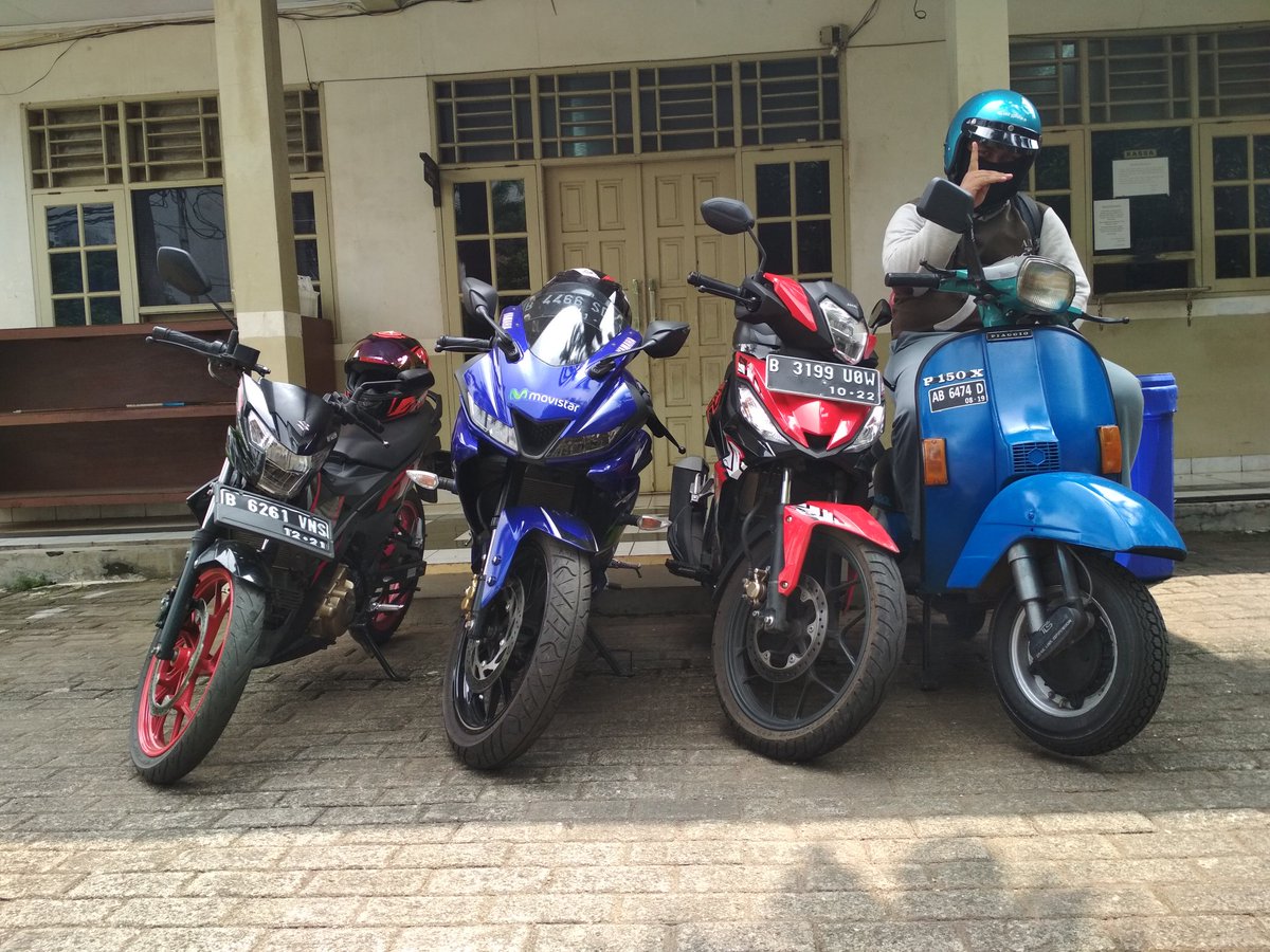 cilokman_tap's tweet photo. All type 150cc motorbike. 2stroke and 4stroke #vespa #p150x #Honda #YAMAHA #Suzuki https://t.co/Upe16m8Pzi