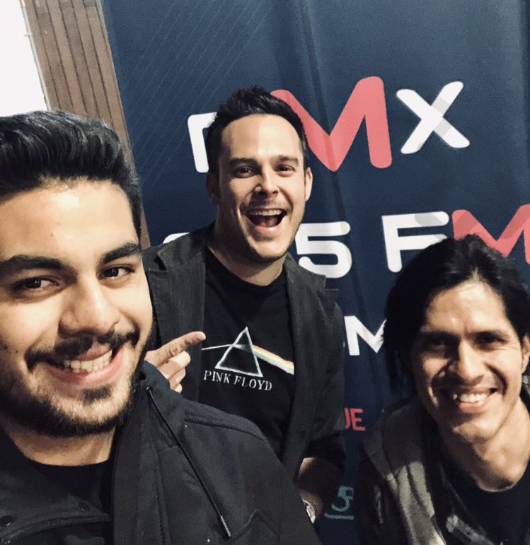 hectoreli_'s tweet photo. Con @lalormx y @richcasta desde el Palacio de los Deportes para el día 1 de @rogerwaters en CDMX! Sigan la cobertura en @RMXradio 📻 https://t.co/b9lyEuHDsa