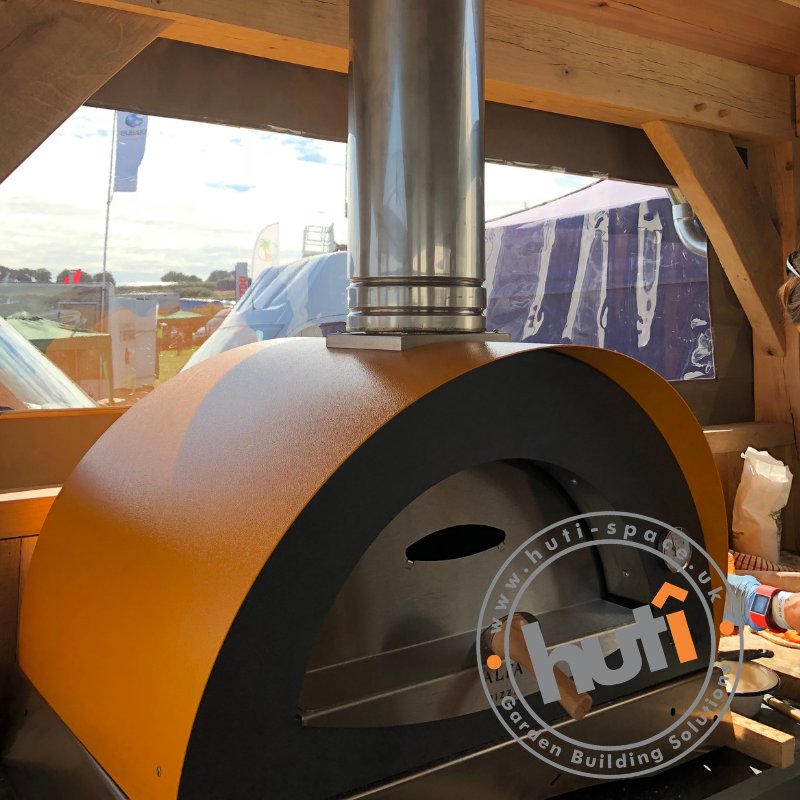 HUTIspace's tweet photo. Q. What do you get the person that has everything? 😉
A. An outdoor kitchen! 
Visit our website to find out more! 👉https://t.co/hUcY30C8i6
#outdoorkitchen #cyberweek #loveyourgarden @AlfaPizza https://t.co/lNMQbpzdEn