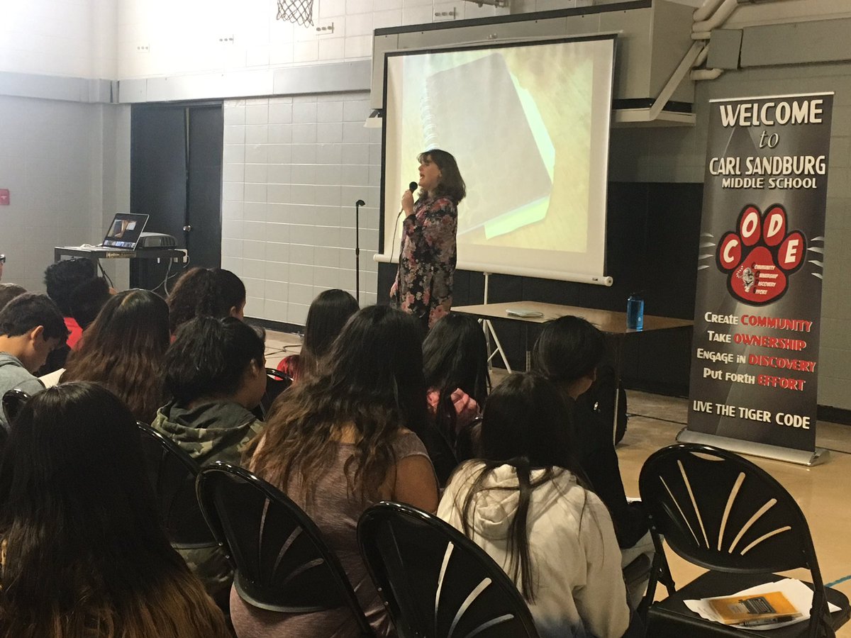 JenVincentTech's tweet image. Having @KateMessner with our #csmstigers today to celebrate #dayonwriting was a blast! #d75learns