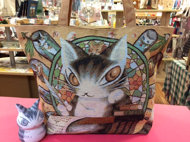 宇都宮わちふぃーるど 猫雑貨 Twitterissa ダヤンくん このバッグはなんて綺麗なんだろう ジタンくん これはイラストをゴブラン織で表現したバッグだよ ダヤンくん ゴブラン織ってホント綺麗だね ダヤン わちふぃーるど 猫のダヤン 宇都宮