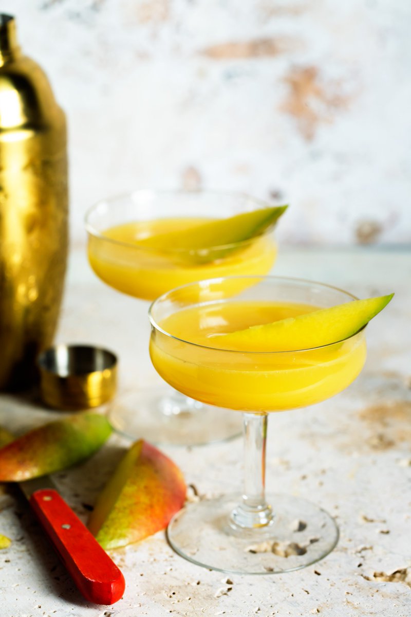 realfoodbydad's tweet image. Mango Cidertini ~ Click through to see how to brighten up those cold winter days with a cocktail mixed with homemade mango cider #mangoboard #mangotribe #ad bit.ly/2DQMJVW