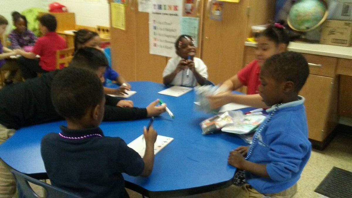 IPSFairbanks105's tweet photo. We love seeing our students take leadership roles! A mentor planned and printed books at home to teach some kindergarten Tigers how to read! #futureteacher #Tigerleader #TigerPride https://t.co/zfTwwSIZIu