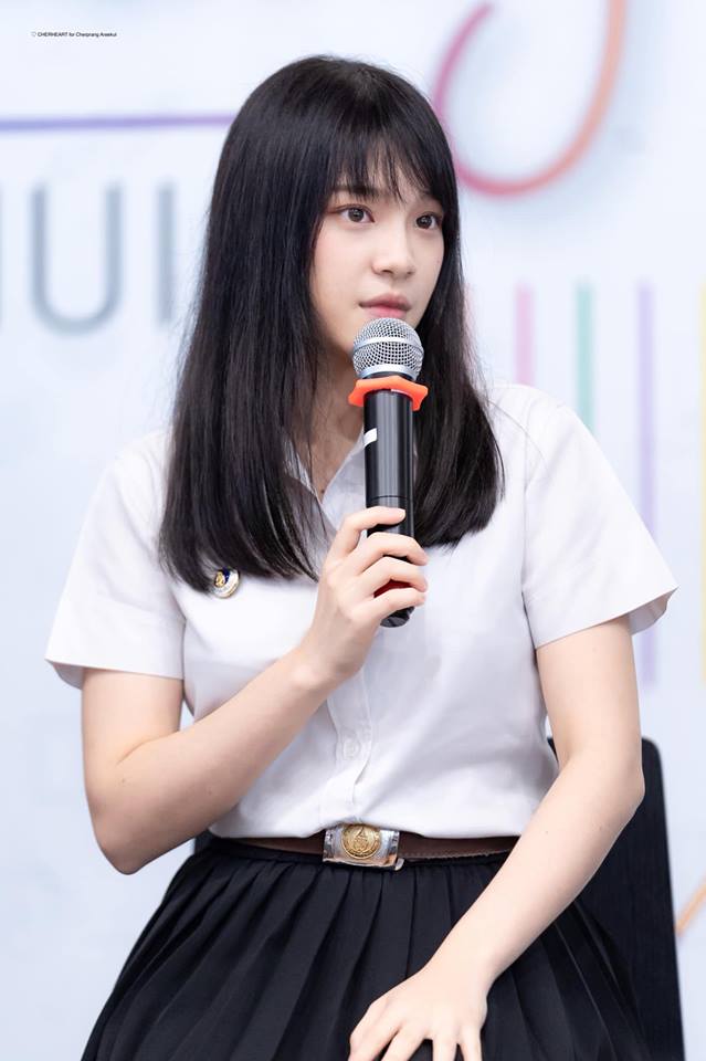 Mheekhao55's tweet photo. ' แจกความสดใสตะมุตะมิของเด็กน้อยจากรั้วนานาชาติมหิดล 🤗✨ #cherprangBNK48 #BNK48 #น่ารัก #ความรัก #หมีขาว https://t.co/hyXqZu4frl