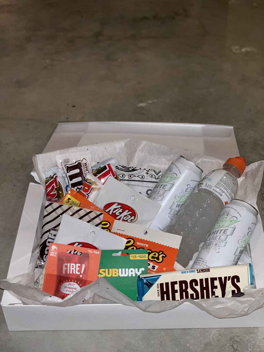 ibhsspirit's tweet photo. Participate in the WHITEOUT theme for boys basketball game this Friday to be entered in a drawing to WIN this HUGE $50 WHITEOUT PRIZE! Gift cards, snacks, and more for FREE if you dress up! ⚪️🐯⚪️🎉 #ibtigerpride https://t.co/AA1zZK0PV7