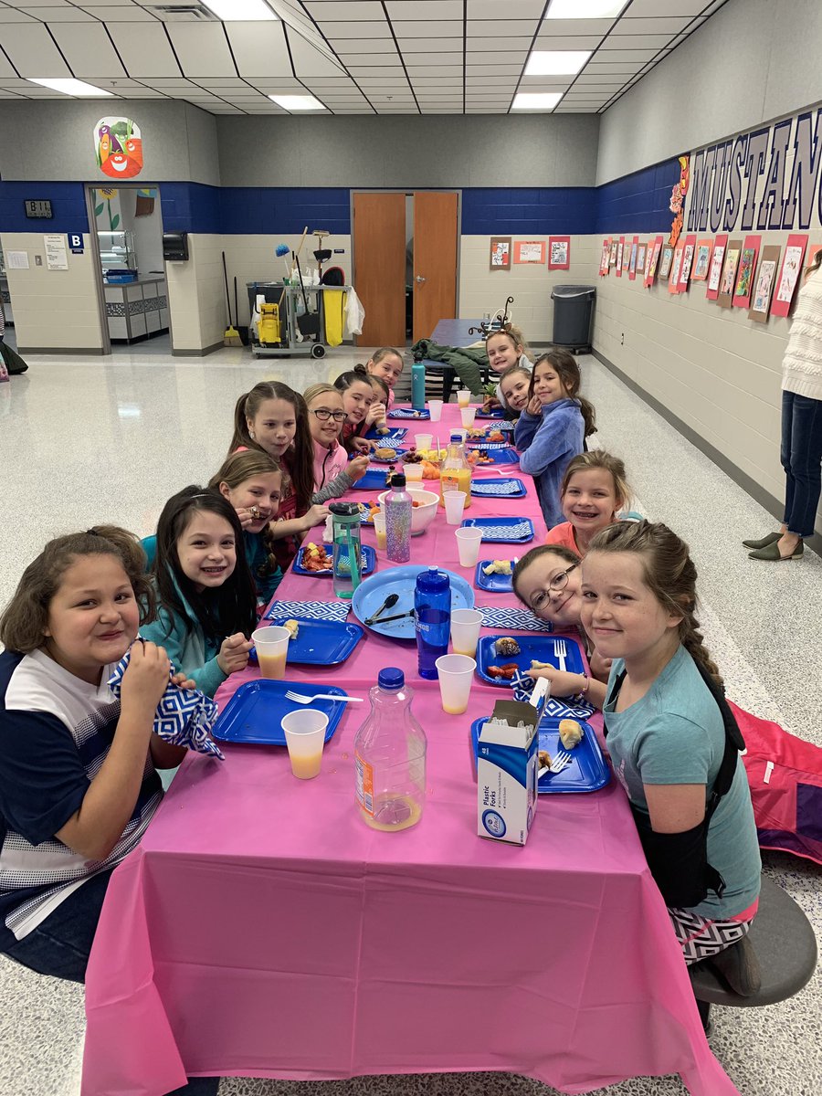 MovinMustangs's tweet photo. We celebrated our @GOTRMidTN season with a โPurse Partyโ ๐ These girls worked hard to fill 50+ purses with toiletries & other items donated to our #MaryPoppinsProject! Thank you for supporting our Mighty Mustangs and women in our community! #TheGivingProject #GirlsOnTheRun https://t.co/ocdUDXdU5E