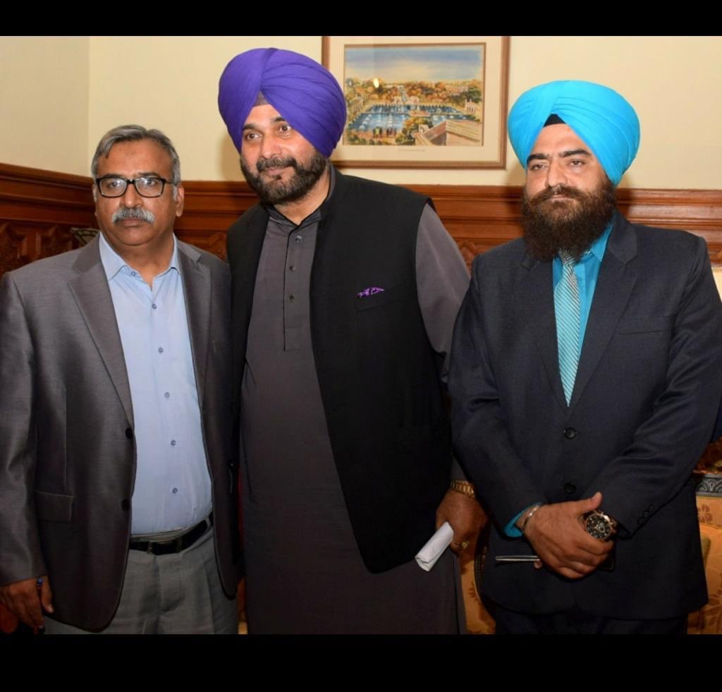 .<a href="/capt_amarinder/">Capt.Amarinder Singh</a> declined to visit Pak bcos Pak supports anti-India &amp; anti-Punjab activities; but his own Minister <a href="/sherryontopp/">Navjot Singh Sidhu</a> goes agnst his wish &amp; gets clickd with Gopal S Chawla; close aide of Hafiz Saeed &amp; anti-India persn

Wud Captain Sahab sack his irresponsible Minister?
