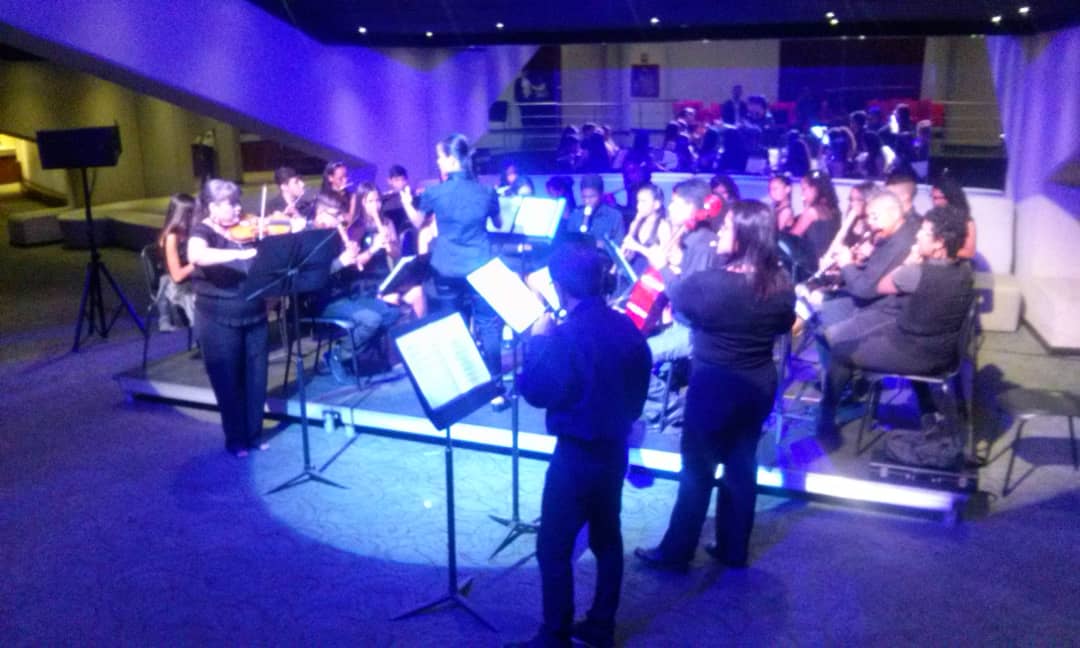 Parte de las Imagenes de nuestro Dulce Concierto de Navidad en los Espacios del Foyer del <a href="/TeatroOperaMcy/">Teatro de la Ópera de Maracay</a> #NosVemosEnElTOM