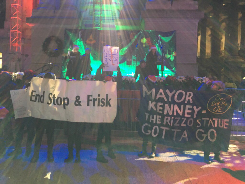 PHLRealJustice's tweet photo. #6abcHolidays #Phillyholidayfest https://t.co/rYS9pzGuws