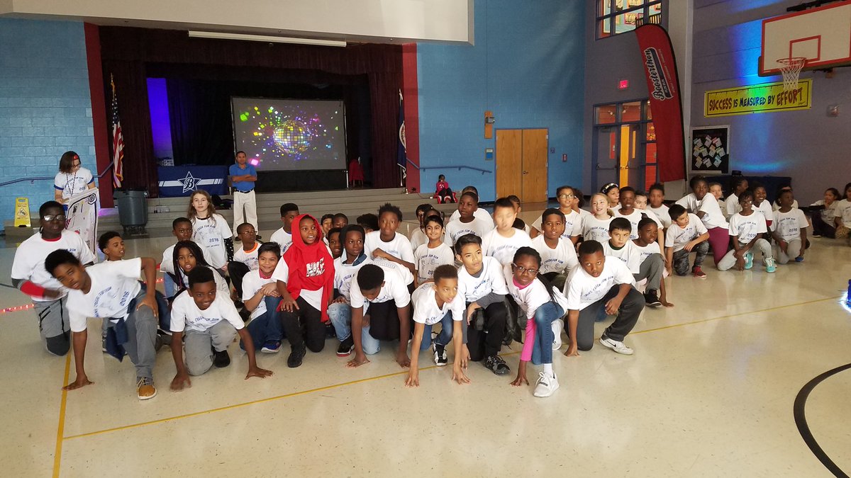 Ruleman5th's tweet photo. Boosterthon Fun Run today. The kids ran 30-35 laps, earned money for our school and had fun! #WeAreSwans @SwansCreekES #funrun2018 #boosterthon https://t.co/9Sb3DQnRnF