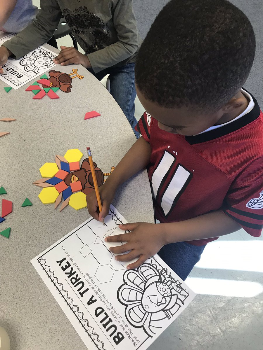 kari629's tweet photo. STEAM Xtreme Wednesday! Pattern block turkeys in Kindergarten. 🦃 https://t.co/NgIpcdIoRj