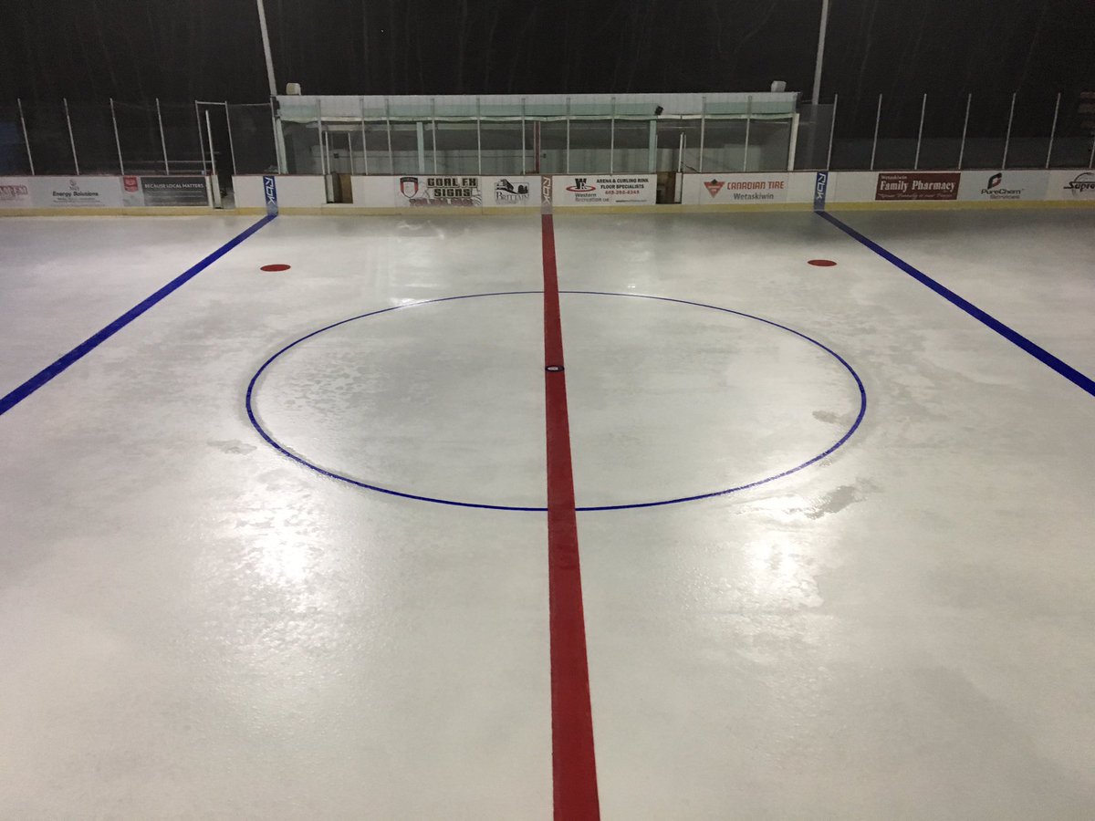 OOKSWHKY's tweet image. The ice in Falun, AB is taking shape for the Outdoor Game with the @MacEwanGriffins on Saturday at 2:00pm. The @naitooks are so excited for this Outdoor Game!  Great job on the rink volunteers!! @ACAC_Sport