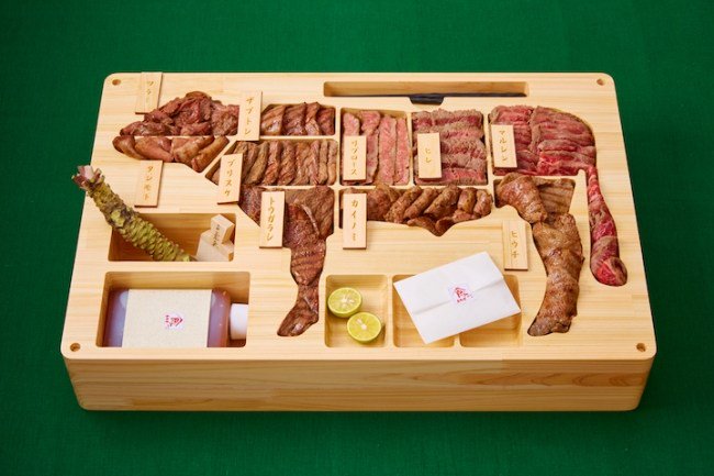 鳥取県庁販路推進課が広報する広告。
牛は確かに食肉である事は間違い無いが、このような命の尊厳を無視した露骨な表現はモラルとして如何なものか？