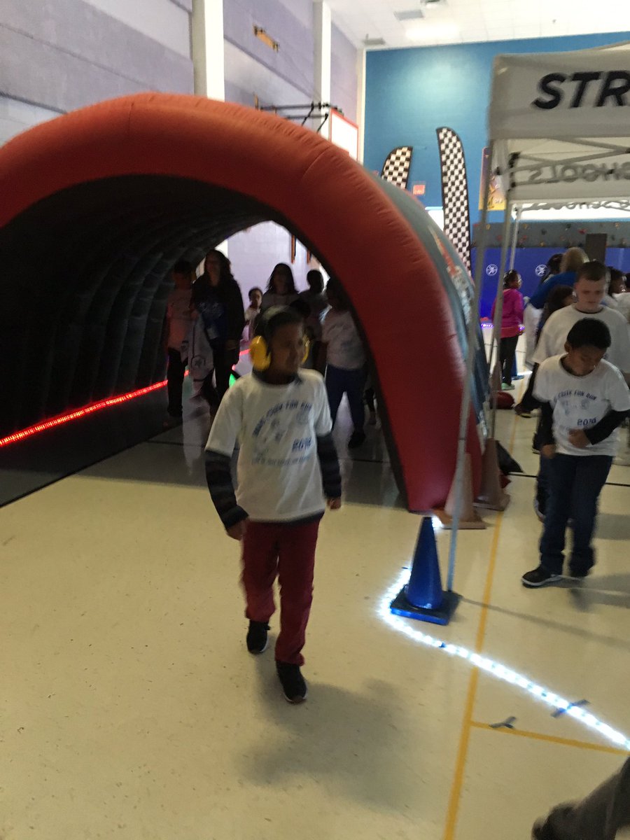 SCJenRyan's tweet photo. Running and taking pictures is REALLY hard during our fun run today @SwansCreekES. But I will tell you the kids had a great time. I may have shin splints and a sore body tomorrow, but it was worth it. #WeAreOne #WeAreSwans #funrun2018 https://t.co/lpIW7xoHJO