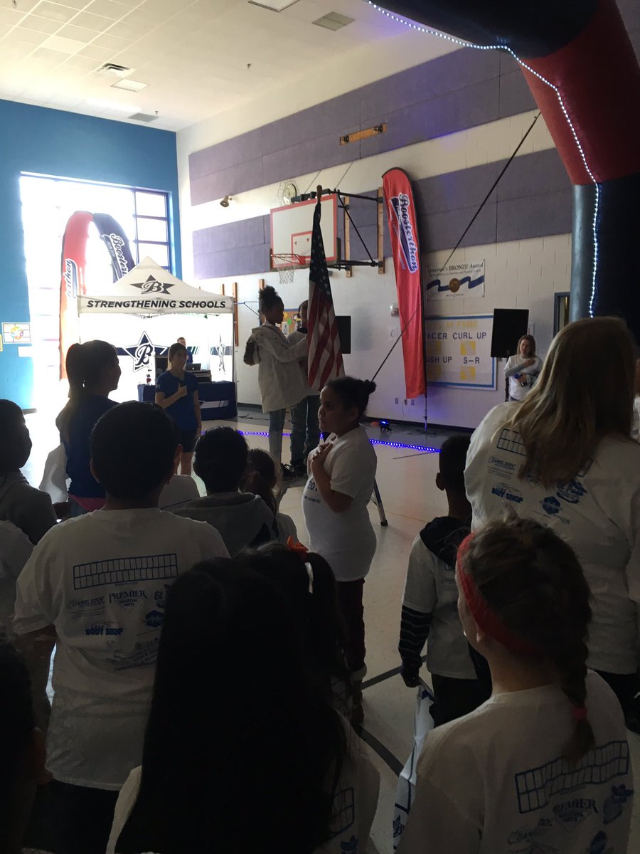 SCJenRyan's tweet photo. Running and taking pictures is REALLY hard during our fun run today @SwansCreekES. But I will tell you the kids had a great time. I may have shin splints and a sore body tomorrow, but it was worth it. #WeAreOne #WeAreSwans #funrun2018 https://t.co/lpIW7xoHJO