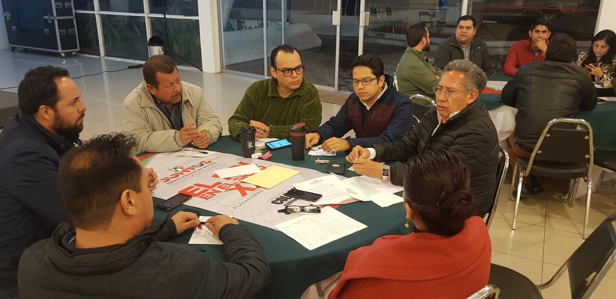 HumbertoZurita_'s tweet photo. En la conformación de la #PlataformaElectoral2019 del @CDE_PRI_Durango para el próximo proceso electoral, caben y se ocupan las voces de todos.
Me da mucho gusto compartir la mesa con personajes de gran trayectoria y experiencia política. ¡Juntos logramos el Durango que queremos! https://t.co/s85zLauKr0