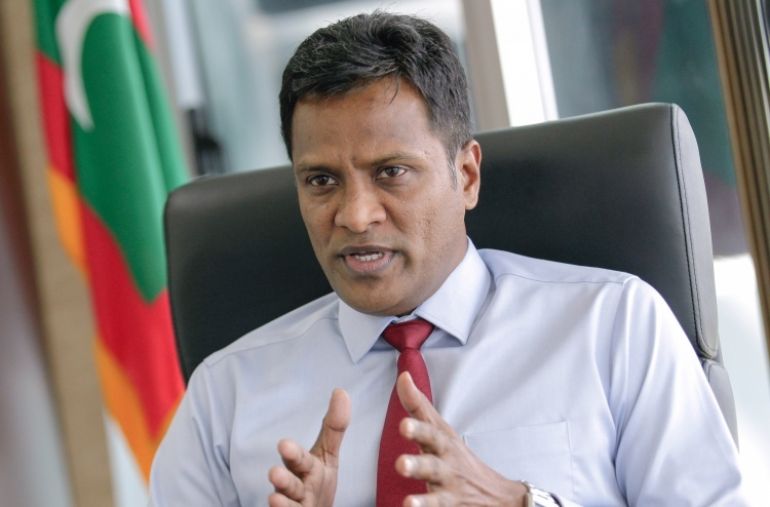 ujaasu's tweet photo. Umar Naseer siyaasee maidhaanun baakeevefa. Umar ge siyaasee career halaaku vegen dhiyaee YAG ge aniyaaverikan molhukoh ulhen neygumun. Adhi hasaverikan inthihaa ah bodu kamun. https://t.co/ite9wESY2q