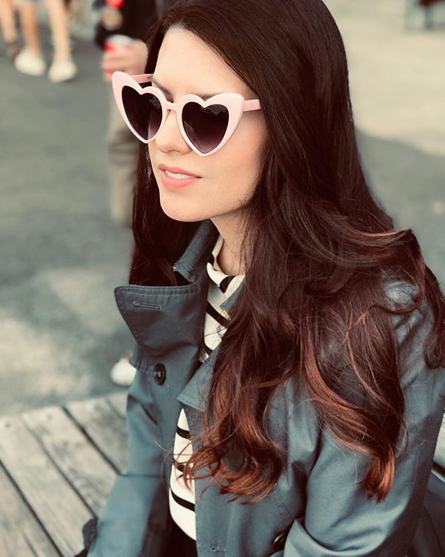 Tinseldotgals's tweet photo. Very little is needed to make a happy life; It is all within yourself...💫 .
.
.
.
. #theeverygirl #fall #chasinglight #dowhatyoulove #holidays #mydesignstyle #liveauthentic #darlingdaily #creativelyfound #abmhappylife #visualsgang #persuepretty #l… https://t.co/ki55RAqch3 https://t.co/jUSB4Ob63e