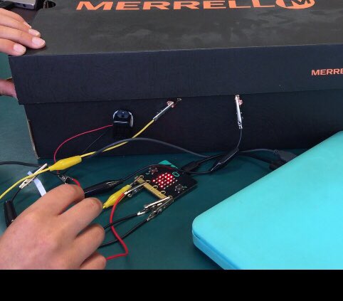 Today we had to apply what we have learned about circuits in previous sessions to make Xmas decorations, lightsabers &amp; security boxes #muchfun