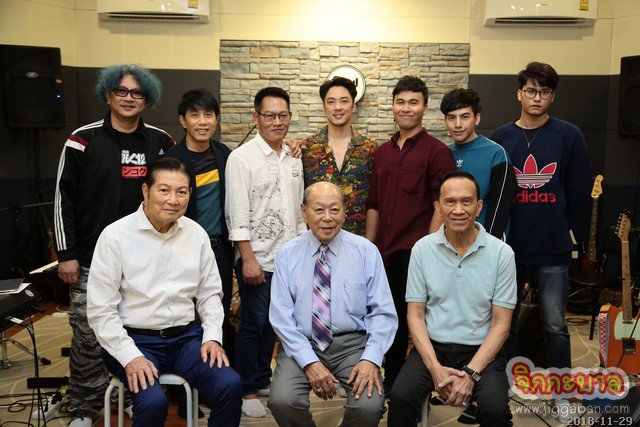 jiggaban_news's tweet photo. “Master of Voices ตำนานเพลงรัก 3 รุ่น” “อ๊อด-คีรีบูน” ภูมิใจครั้งหนึ่งในชีวิต - <https://t.co/pJQ1zruUtT>
#1apiwat #Tanont #Tanont916 #Tontanasit #Tonthanasit https://t.co/Rf3CoZDns8