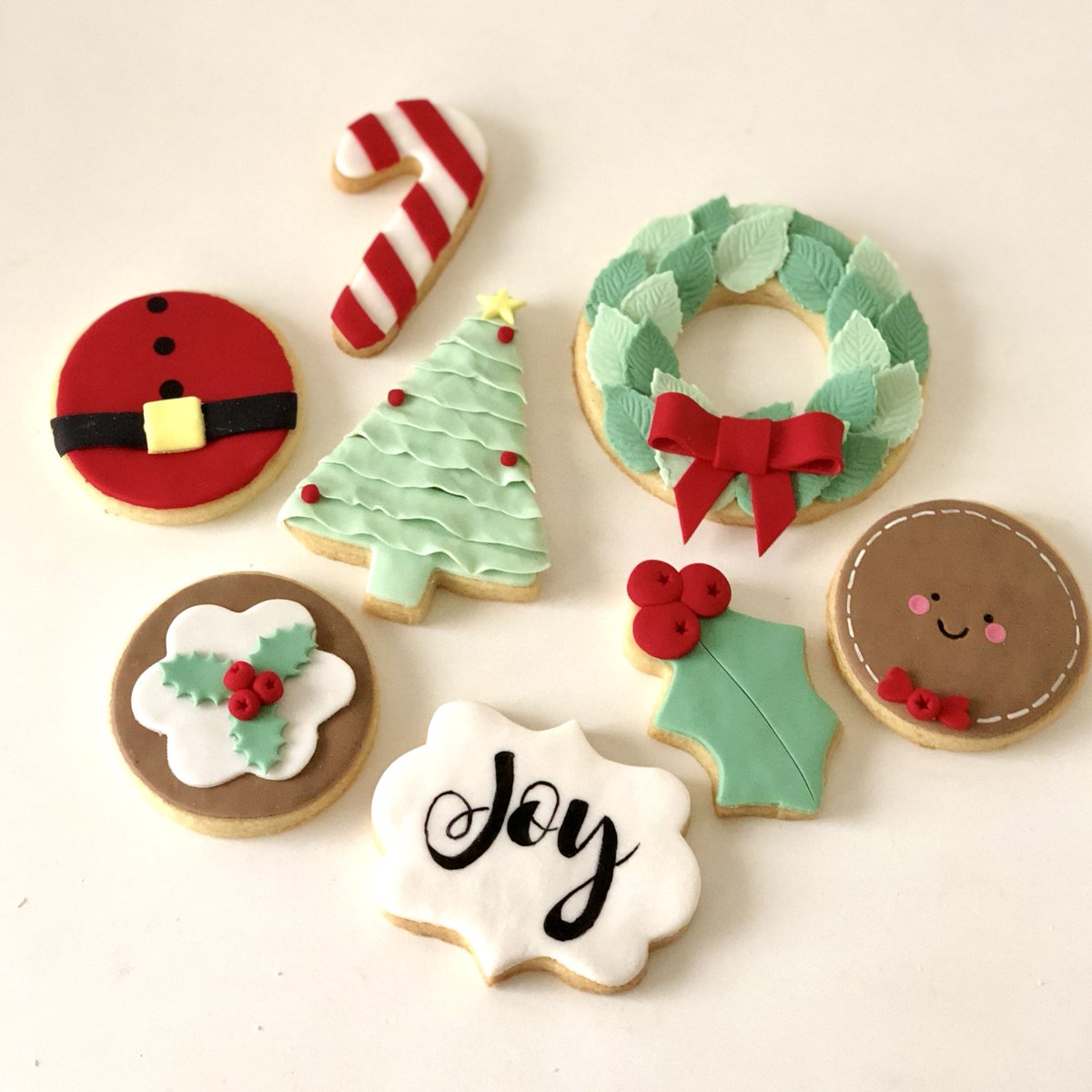 CakeBakeSweets's tweet photo. 'Tis the season!

Wow friends and family alike with these cutesy Christmas cookies, as @savvycaker walks you from start to finish with tips and tricks that will stick with you for years to come. 

Workshop: https://t.co/1DqtX8gehN https://t.co/zrDL8wE9ua