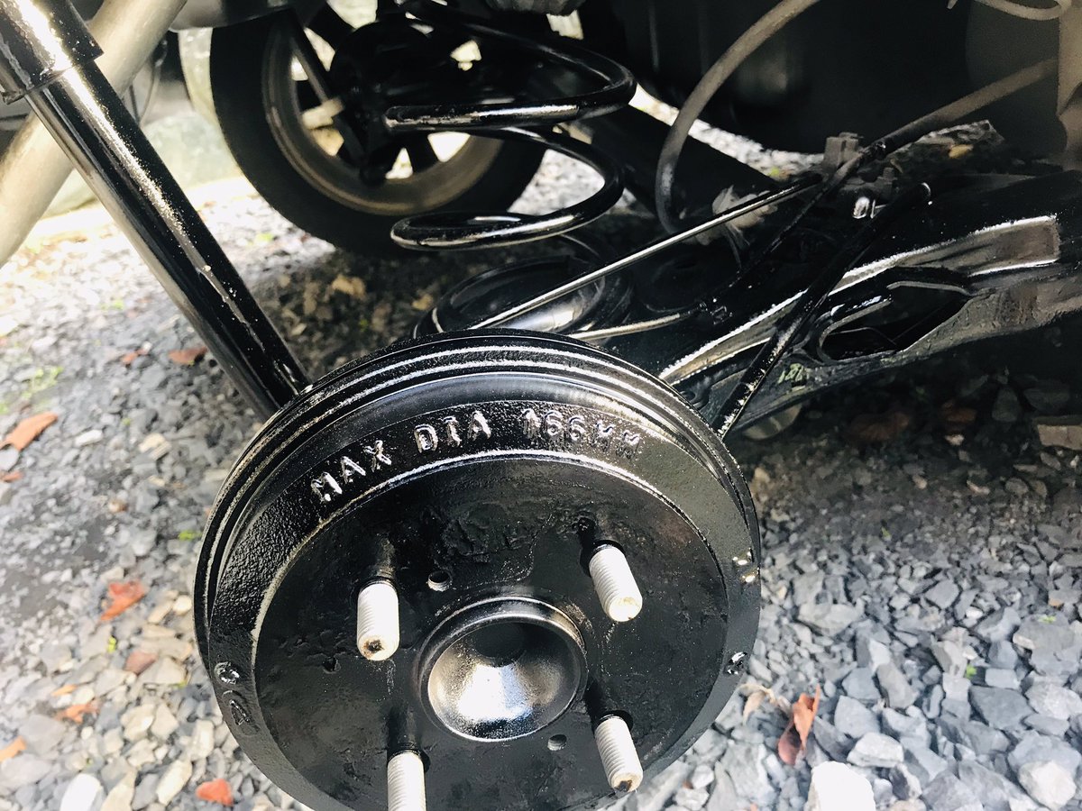 Keizou Sahashi Ar Twitter 久しぶりに車の下に潜ったぜっ A 通勤車が車検 の為 ベルト ブレーキパット 油脂類の交換と 下回りシャーシブラックでペイント Hidも車検用に戻して 半日もかかっちまった 左側のドライブシャフトのブーツが破れてて 重