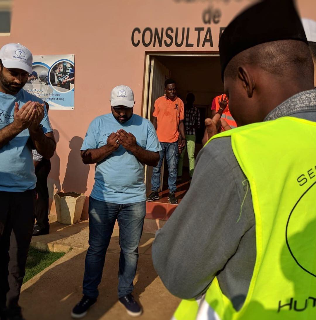 MAMOGermany's tweet photo. In Kooperation mit @humanityfirstDE ist ein Team unserer Ärzte derzeit in São Tomé und Príncipe 🇸🇹 200km westlich von Afrika unterwegs 👌🏼 in wenigen Tagen bereits 1.400 Patienten behandelt. Wir sind stolz auf euch! ❤️
Weitere Updates folgen 👌🏼 https://t.co/2iipiV3x2Y