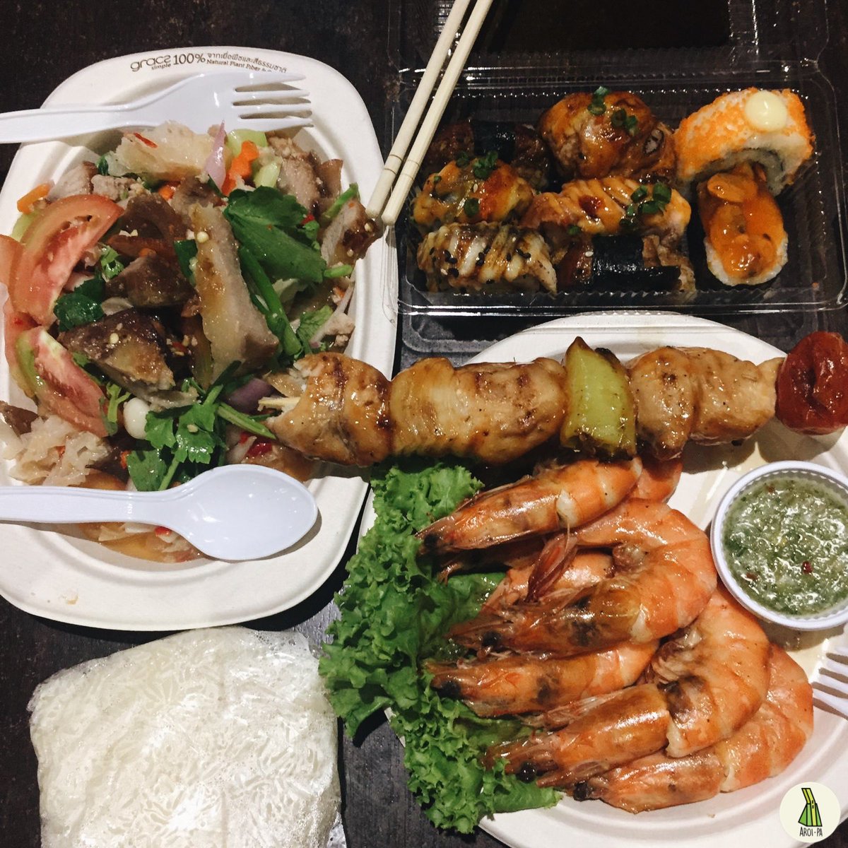 aroipa's tweet image. กุ้งอบเกลือ ซูชิ ยำคอหมูย่าง บาร์บีคิว ฟู้ดวิลล่าราชพฤกษ์มีทุกอย่าง อาหารหลากหลายและอร่อยมาก แถมมีดนตรีสดอีก ดีงามสุดๆ ทั้งอิ่มทั้งอร่อย
.
📍Foodvilla ราชพฤกษ์
💰ซูชิ - 10฿/ชิ้น
ยำคอหมูย่าง - 120฿
ไก่บาร์บิคิว - 35฿
กุ้งเผาอบเกลือ - 120฿
@aroii #aroipa