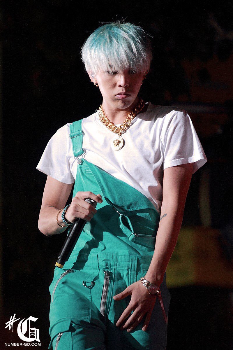 jiyongcountdown's tweet photo. [D-331]

솜사탕 머리와 민트색 멜빵 너무 잘어울려 😭 https://t.co/kBv5TByX2P