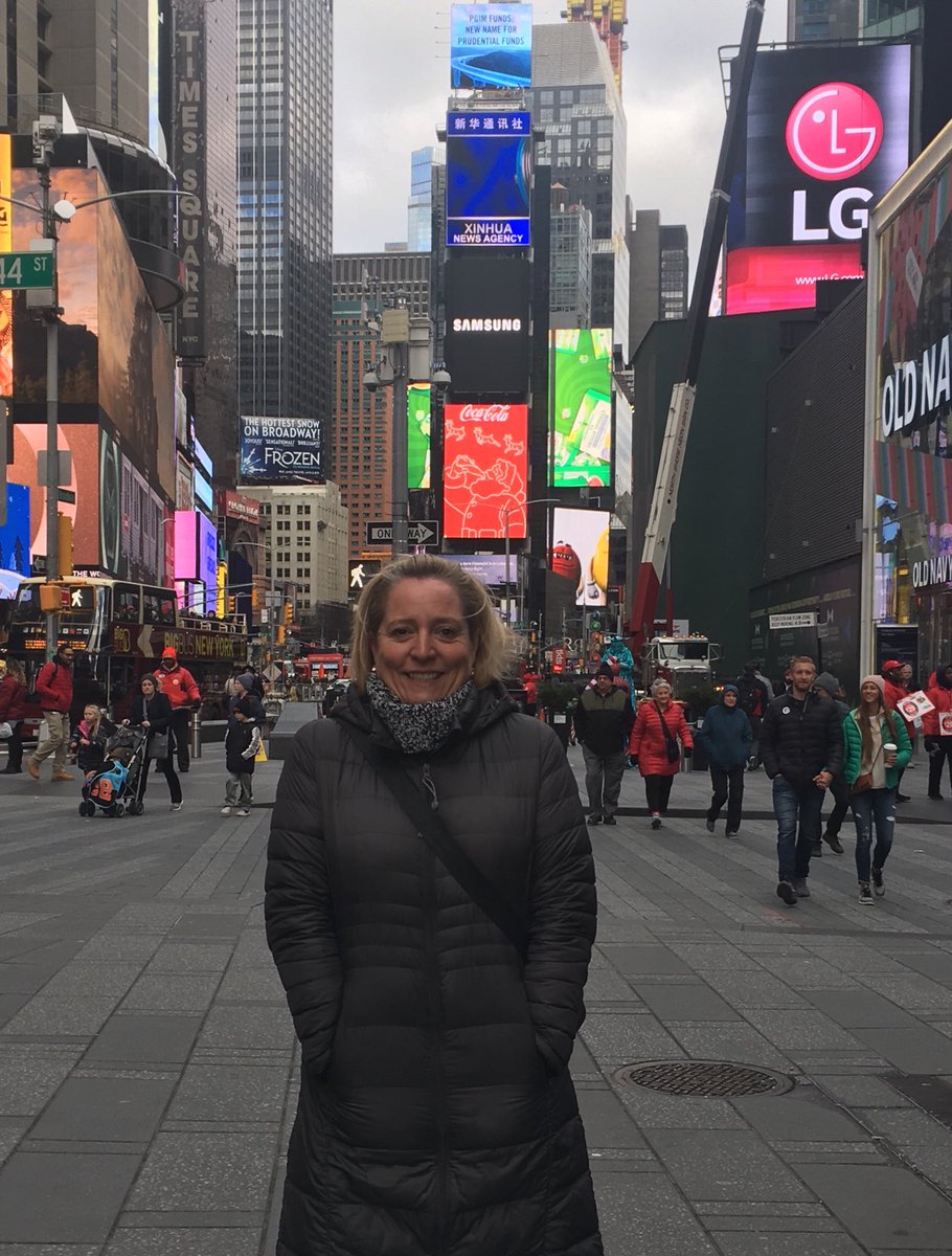 Page19Page's tweet photo. NYC....you can take the girl out of her small town but you can’t take the small town out of the girl!!! Great city NYC ...New Yorkers loved me so much they were honking at me constantly...😉 https://t.co/NO0i9Z8S6G