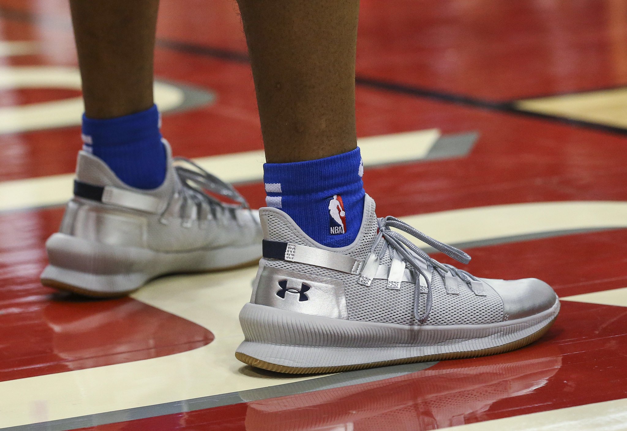 Autocomplacencia claridad paridad B/R Kicks on Twitter: ".@Dennis1SmithJr with the Under Armour M-TAG Low  tonight 👀 https://t.co/7dINRqhzyv" / Twitter