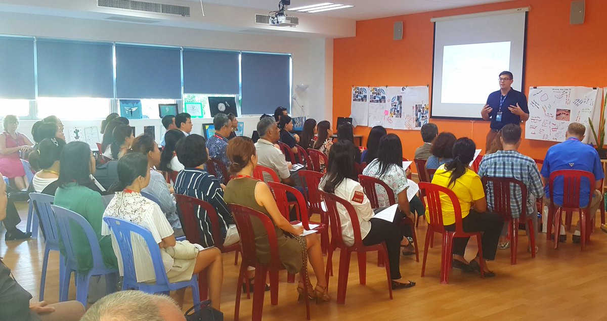 StantonAlison's tweet photo. Fabulous session with G 5 parents about digital safety this morning. Relevant, informative &amp; well recieved. Great work @Mr_Seth1. https://t.co/CWcrGH3fln