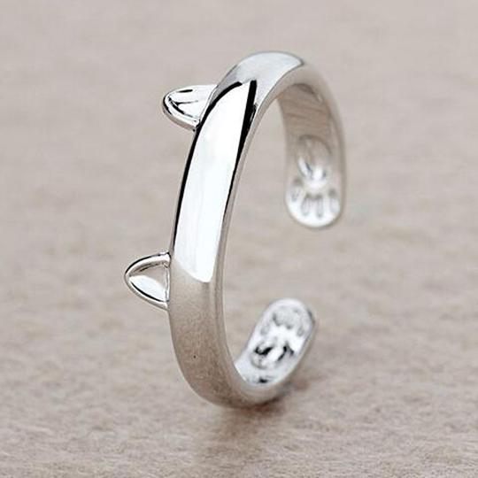 Show your pride as a cat lover by wearing this simple but elegant Cat Ear Silver Ring from our collection. This ring is made from high grade zinc alloy with 30% rhodium and plated with quality silver. Check it out - ow.ly/KniO30mNdNE
#cats #jewelry #catwoman #catlovers