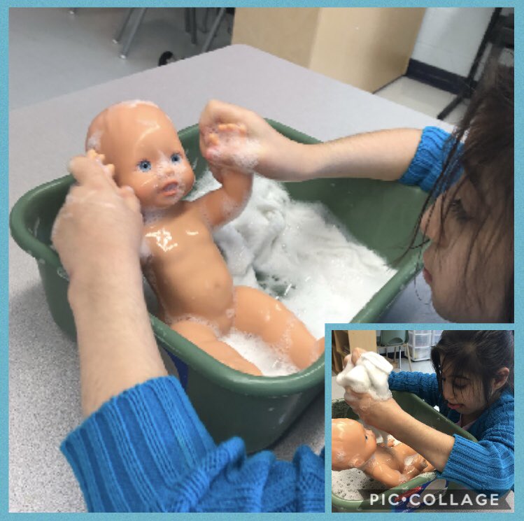 Bathing babies in bubbles. 👶🏼💦#sensoryfun #lifeskills in Rm 1 @eagleplainsps @bigfanofoprah @domoppedi @MAgbonghae @FTempioHillier