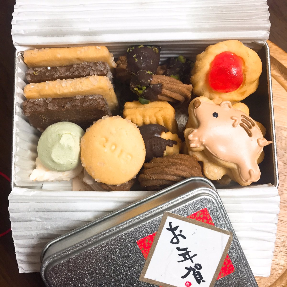 fpserizawa's tweet photo. お年賀用のクッ���ー詰合せも ���約受付中です！どちらも1200円。見た目重視か、中身重視か(^^) 
#お年賀ギフト #ファッションプラザせりざわ #okoyoko https://t.co/uSDIBm1yRk