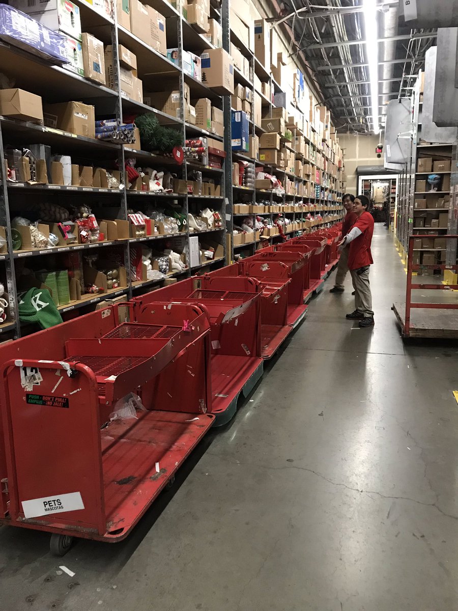 T1862KelliBrown's tweet photo. #T1862 Shout out to ALL-STAR Team Member Jon for his amazing work keeping us clean and jumping into every department that needs him! #G295AllIn #HolidayDomination #Q4ismyfavorite #BestTeamAround https://t.co/yx98LhvHWN
