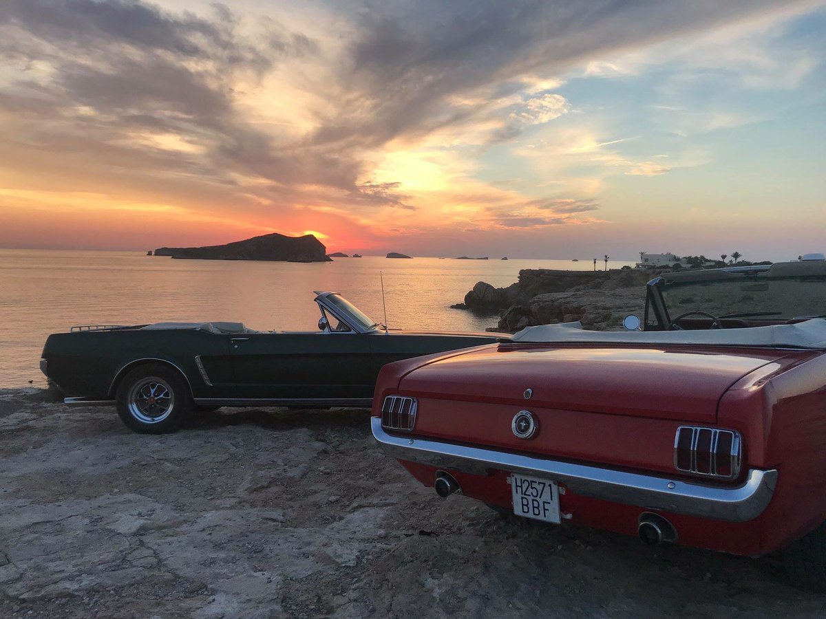 jonsatrinxafilm's tweet photo. イビサの海岸で。
オープンカーにマッチした景色🌇、フォトジェニックな���所です。
#映画 #ドキュメンタリー #イビサ #DJ #カメラ #インディーズ #撮影風景 #スペイン #ヨーロッパ #海  #オープンカー #夕日 https://t.co/aUvCh2FJBY