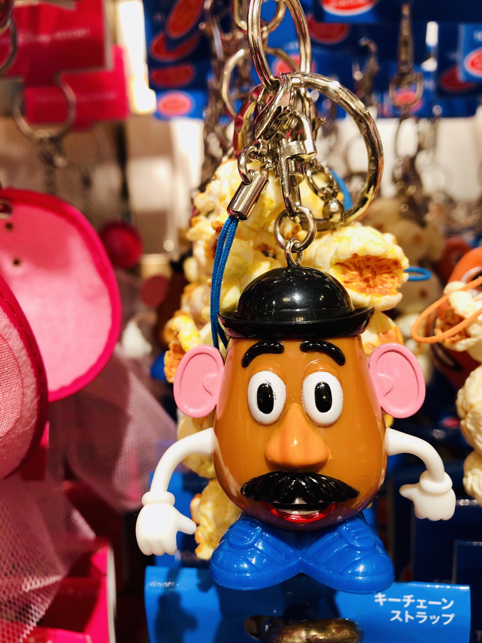 ハワイアンディズニー Twitterren グッズ ディズニーリゾート ポップコーンバケットキーチェーン 販売中です お値段 1 0円 スターウォーズデザインは1 300円 購入代行をご希望の方はお気軽にお問い合わせください ポップコーンキー