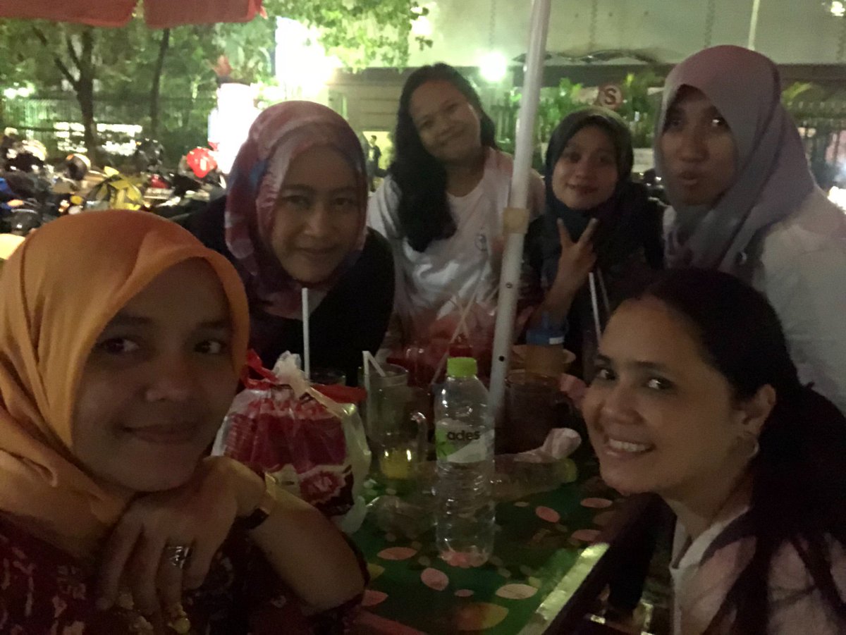 Nurafni86725557's tweet photo. Bahagianya bs ktemu sm #cornelovers ku.. #ropang #tempatyangnyaman #sederhana @florastak @silva_kinky @DeviraAde  😘😘😘😘😘 https://t.co/1PglMKMrM2