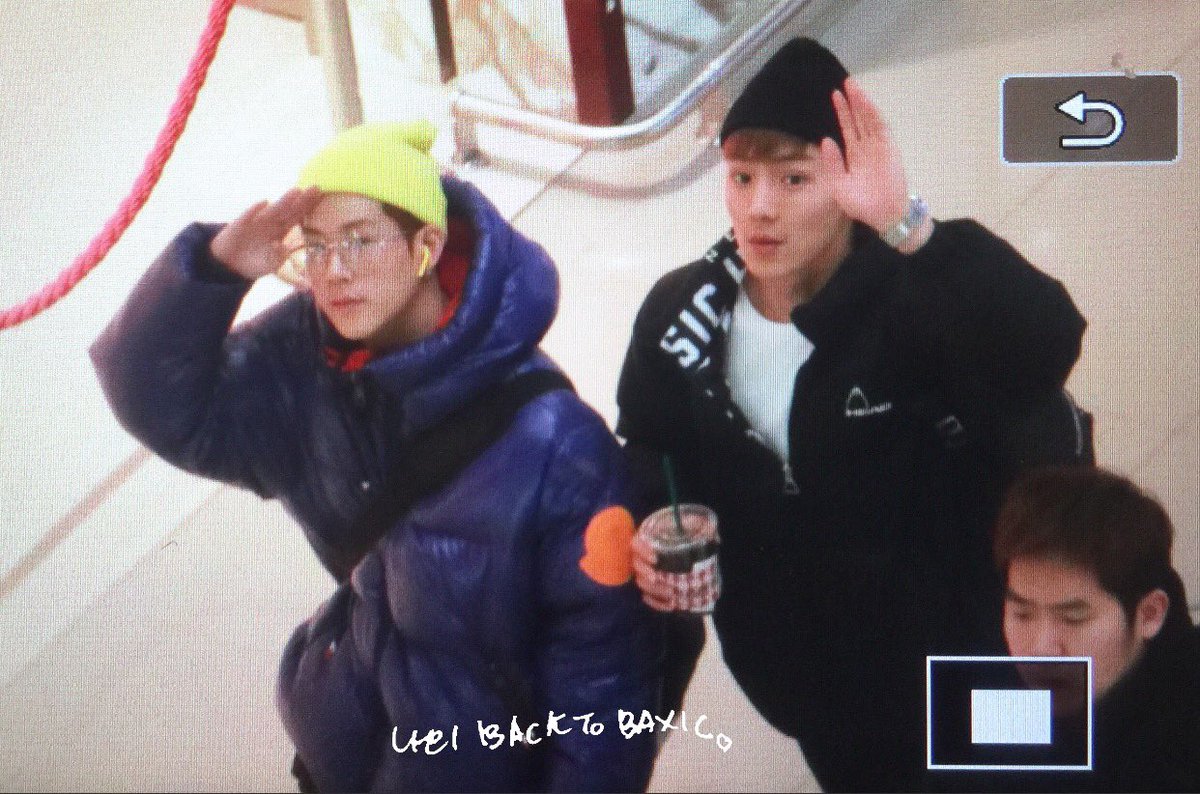 Back_To_Baxic's tweet photo. [181129 인천출국 프리뷰📸]

잘 다녀와용~~👋🏻👋🏻❤️

#MONSTAX #몬스타엑스  
#주헌 #이주헌
#셔누 #손현우
#JOOHEON #SHOWNU
#ShootOut #슛아웃 

@OfficialMonstaX https://t.co/c2mXjYFbBy