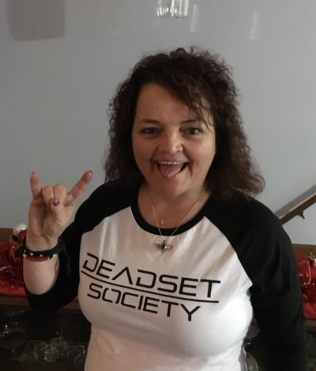 At @londonmusichall ...so glad to have finally had the opportunity to see @DeadsetSociety they did NOT disappoint! Thanks for the great set and a night I wont forget! Now I can proudly rep this great band with my new swag 😎 Thank you so much #RockON