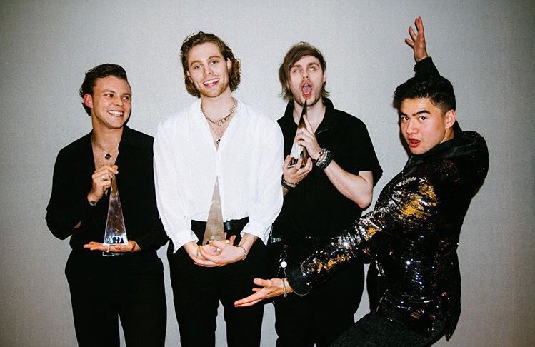 AusSquad5SOS's tweet photo. The ARIAs last night was the first time 5SOS have been given an award voted solely by their peers, no wonder this is their reaction. So, so proud of their achievements this year and the work ethic that created and sustains this band. Well done to everyone involved 🇦🇺♥️🏆📀🔺 https://t.co/VbtnjhZIKA