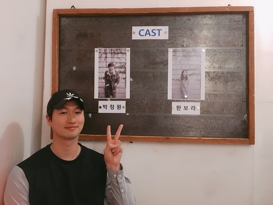 음악극 <태일>
오늘의 어셔는 안재영 배우입니다.
“미국에서 오자마자 일일어셔가 되어서 너무 영광이라고 생각합니다 
제가 받아왔던 좋은 기운들이 보러오신 관객분들과 배우분들, 창작진들, 태일을 사랑하는 모든 분들께 잘 전달되었으면 좋겠습니다! 태일, 막공까지 화이팅!!!”