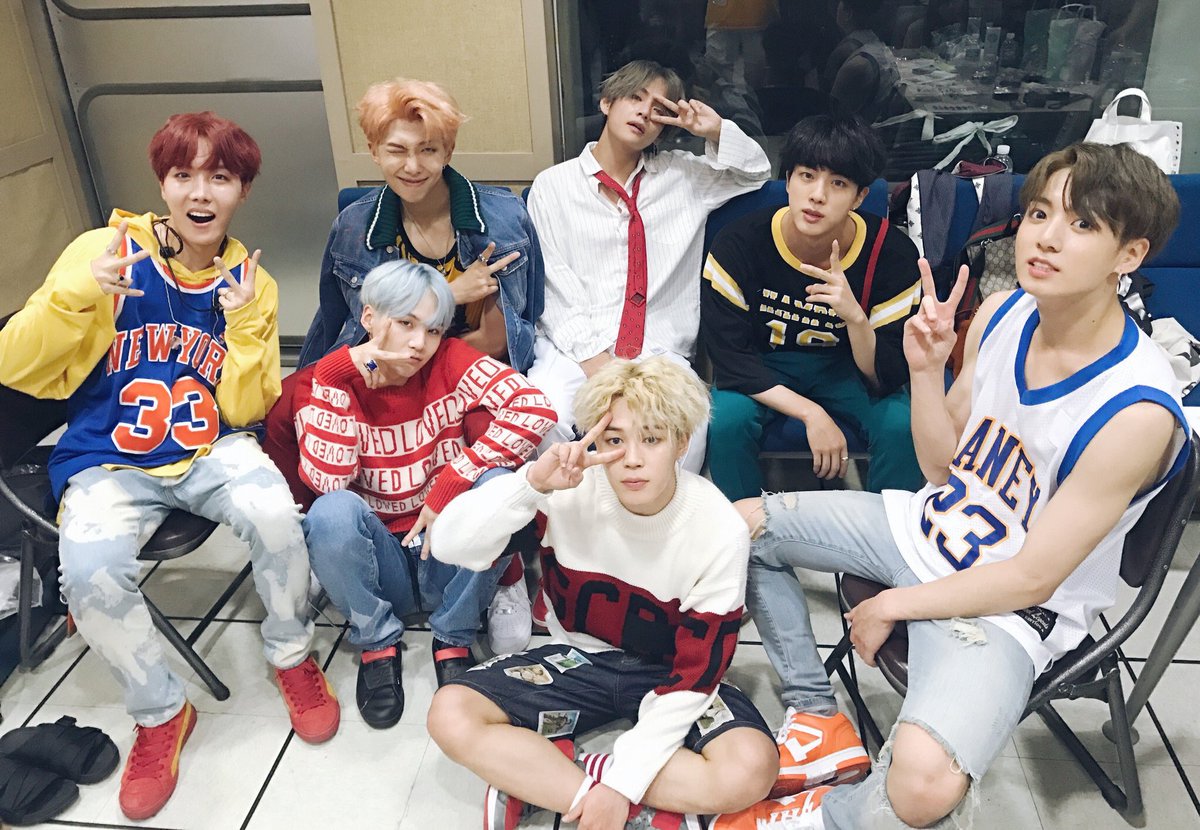 dearlytaeh's tweet photo. dna era appreciation post 💛 https://t.co/xbvXkREQoJ