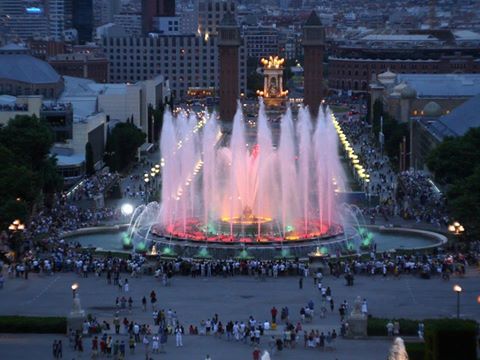 "Magic Fountain" — one of the main attractions of Barcelona!  Nowhere in the whole world you will see such a show, but here it takes place regularly, to the delight of citizens and travelers. The fountain was built to the World Fair of Barcelona in 1929.