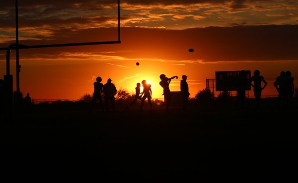 Congrats to Cheri Ricke, Week 10 winner, #Kpreps Friday Night Photo Contest kpreps.com/kansas/news/?i… <a href="/sportsinkansas/">Sports in Kansas</a> One of the most unique photos we've ever received!